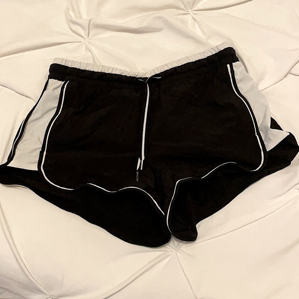 Athleta b&w stripe shorts